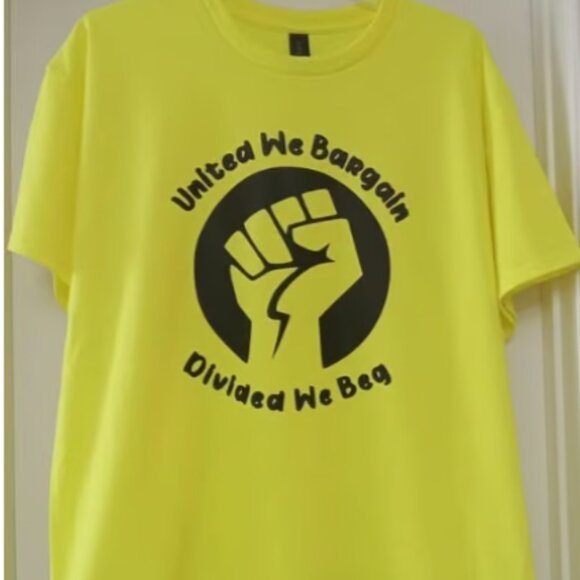 UNION United We Stand Divided We Beg Graphic Print T-Shirt - Picture 1 of 2